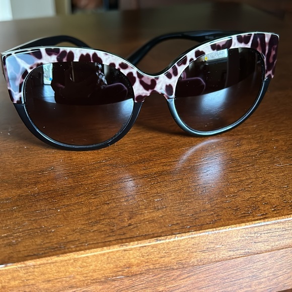 Dolce and Gabbana sunglasses - Picture 1 of 7